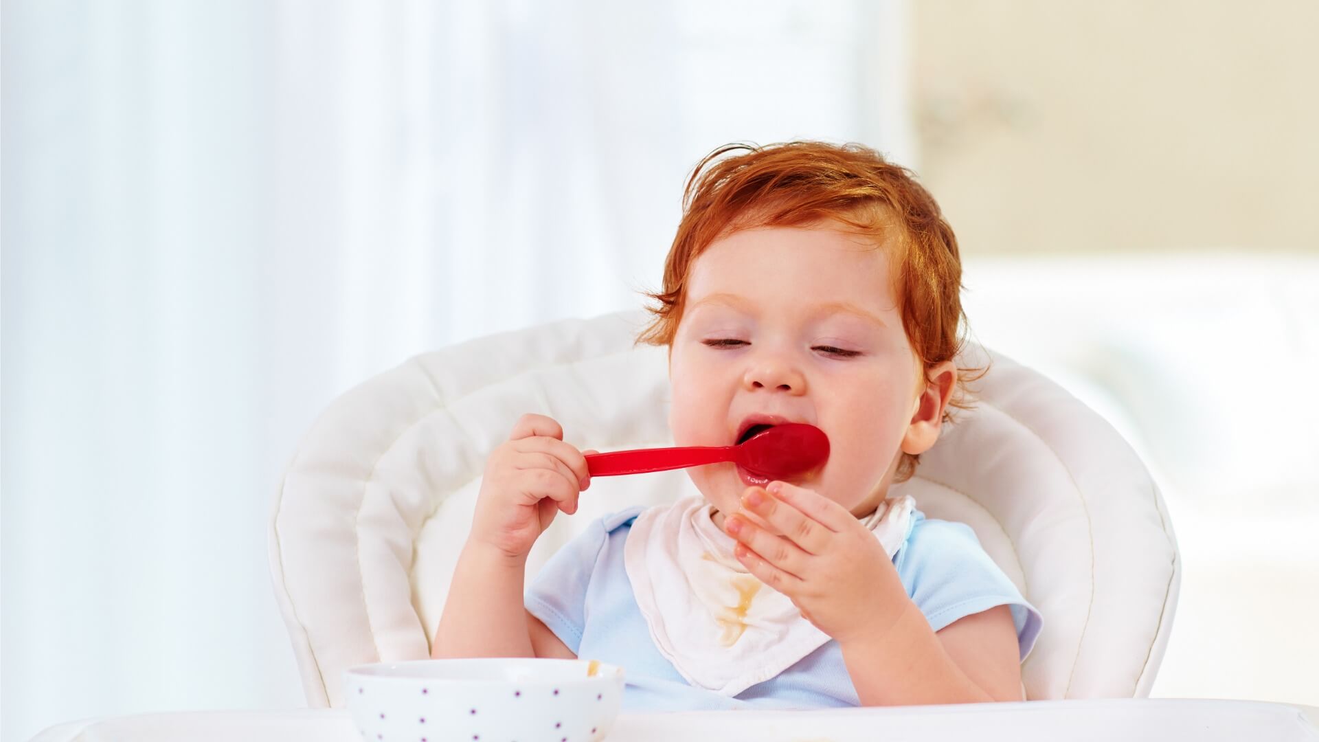 Tout savoir pour débuter la DME – Bébé mange seul